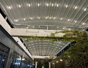 안양의 웨딩홀 입니다.야외에서 산뜻한 이벤트까지돔형 / 조명포함 / 3면 마감/ 냉난방 가능&nbsp;오랜 시간 동안 여러분이&nbsp;너무도 고생 많았습니다.모든분께 감사드립니다.&nbsp;